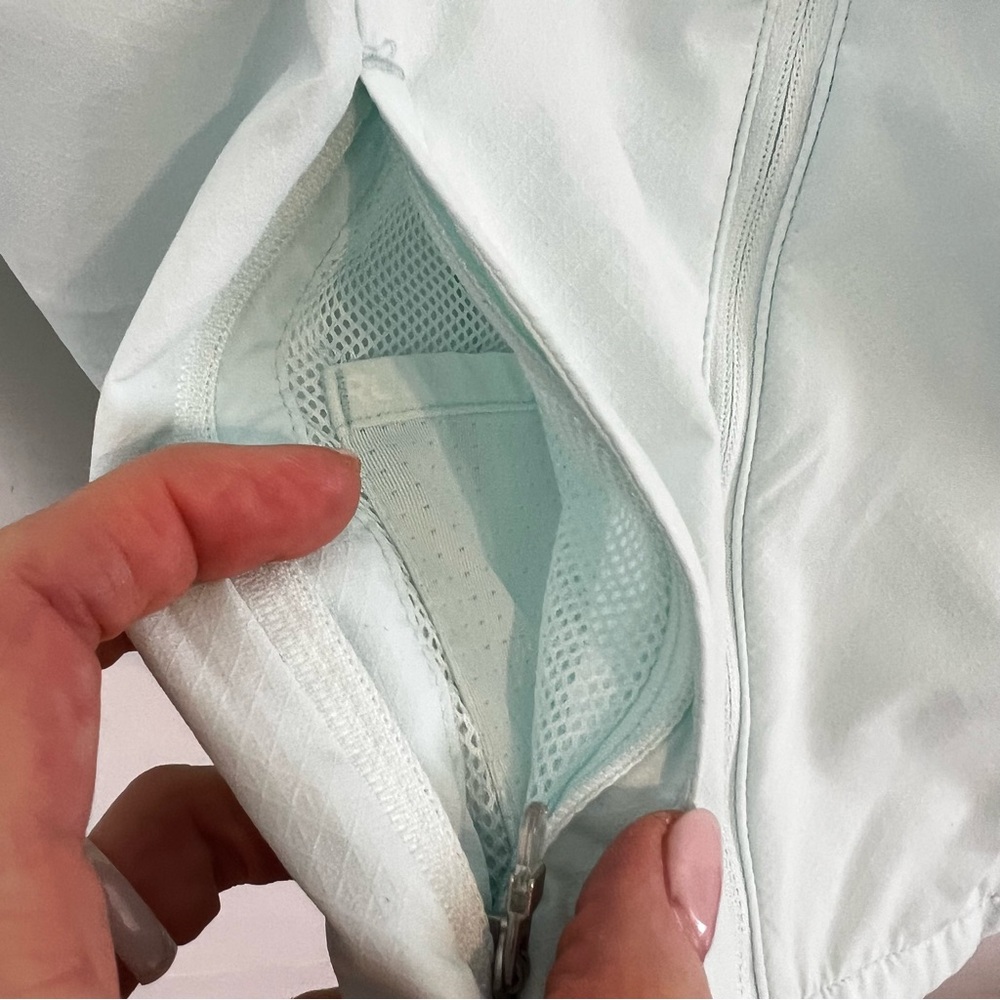 Brooks Canopy Jacket. Ice Blue. Size XSmall. EUC. - Picture 12 of 16